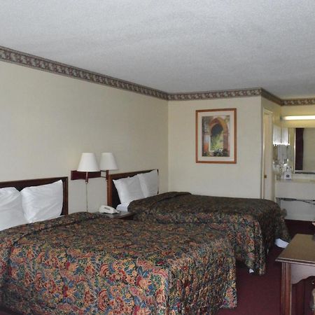 Knights Inn Hurricane Mills Exterior foto