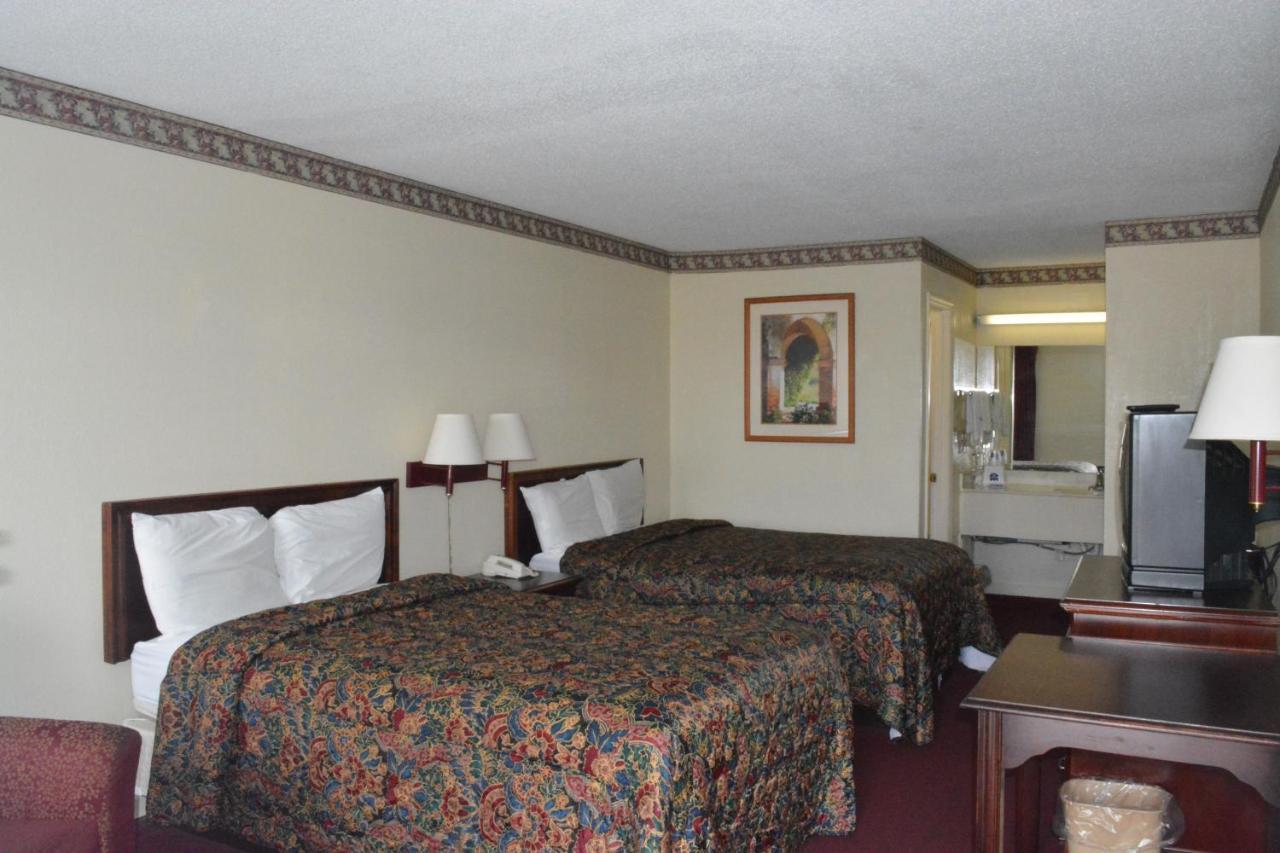 Knights Inn Hurricane Mills Exterior foto