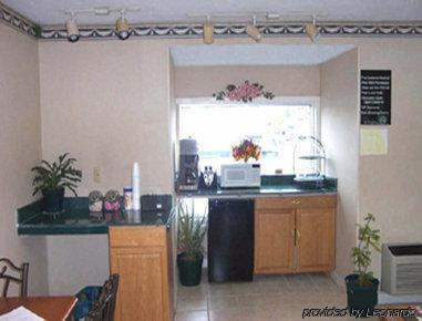 Knights Inn Hurricane Mills Interior foto