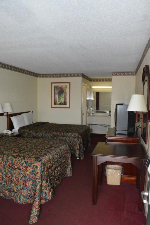 Knights Inn Hurricane Mills Exterior foto